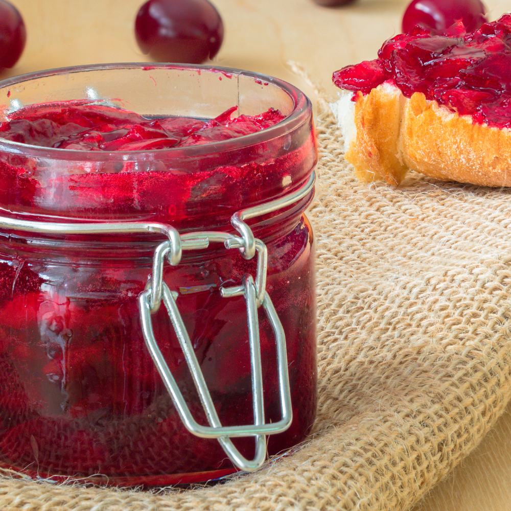 Délicieuse confiture faite avec des cerises Bigarreau Sweetheart fraîches