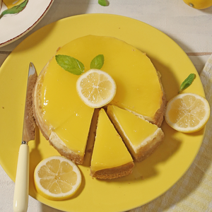 Tarte savoureuse préparée avec des citrons 4 saisons, exploitant leur fraîcheur maximale.
