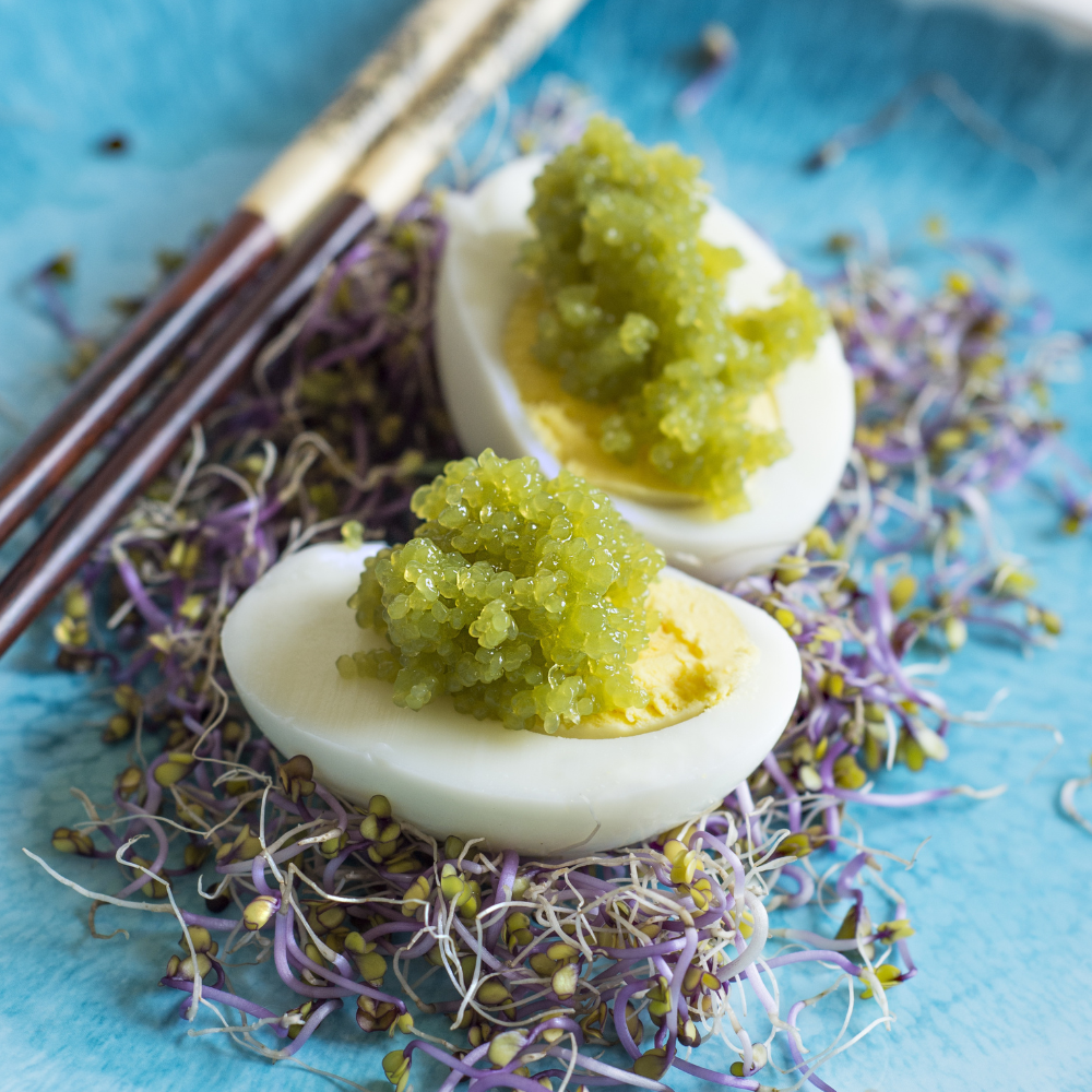 Délicieux plat préparé avec du caviar de citron, offrant une explosion de saveurs