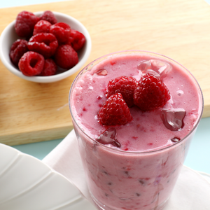 Savoureux smoothie préparé avec des framboises Tulameen, fruits bien formés et cueillis frais