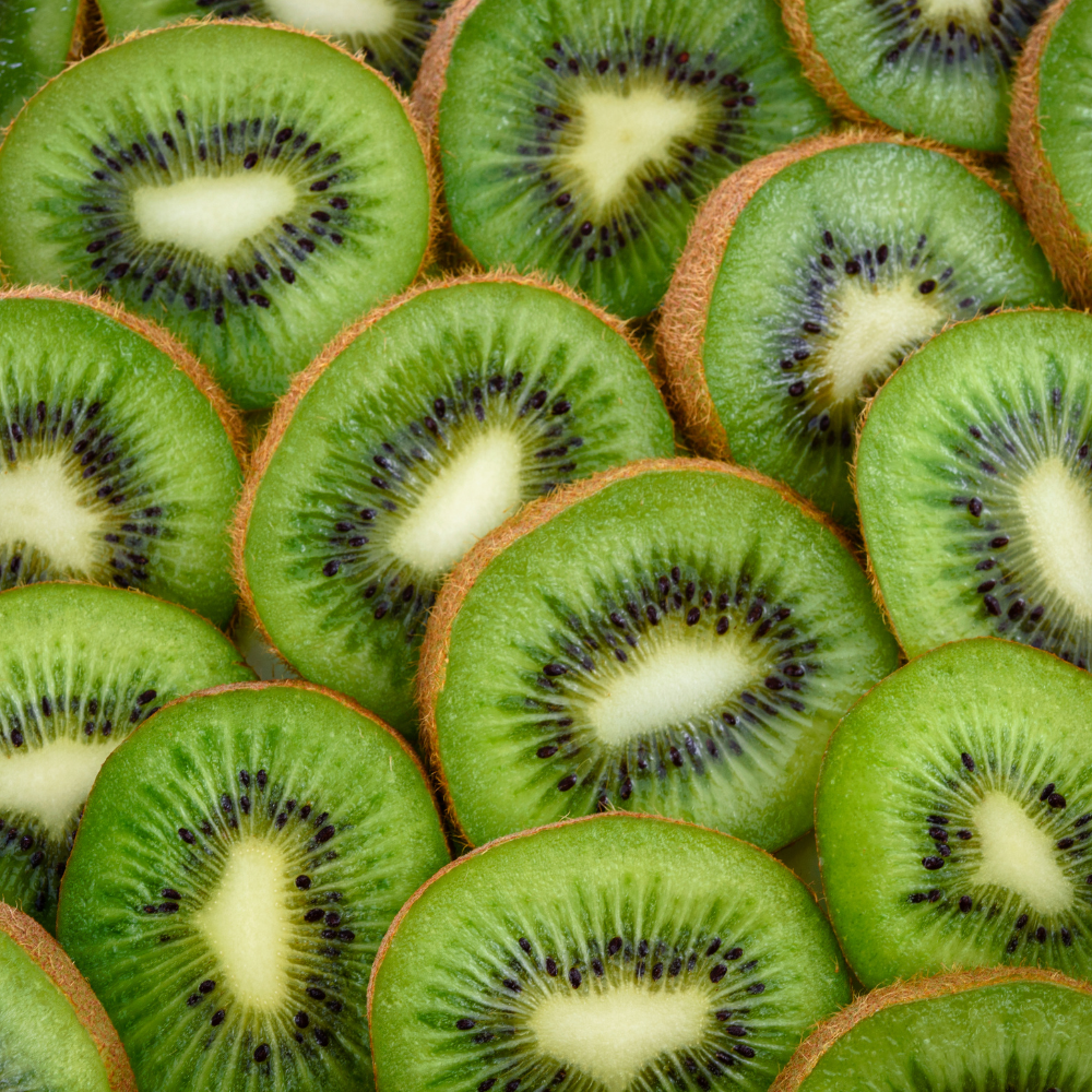 Chair verte et sucrée des kiwis Hayward à maturité