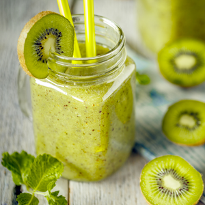 Savoureux jus préparé avec des kiwis Sollissimo® Renact bien mûrs, apportant une touche de fraîcheur exotique.
