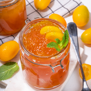 Savoureuse confiture dessert préparée avec des kumquats bien frais