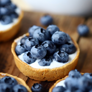 Savoureuse tarte dessert préparé avec des myrtilles Blue Crop bien fraîches, apportant une touche de douceur estivale.
