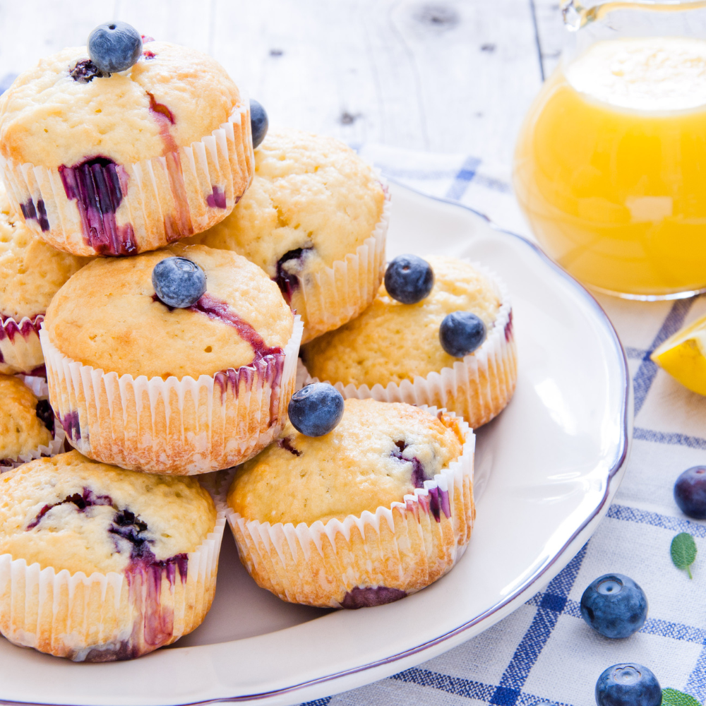 Savoureux muffins desserts préparés avec des myrtilles Denise Blue bien fraîches.
