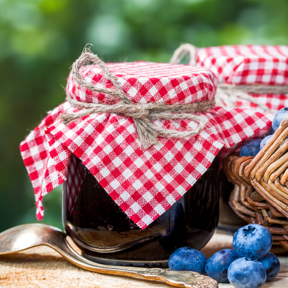 Savoureuse confiture préparée avec des myrtilles Goldtraube bien fraîches, apportant une touche de douceur estivale.
