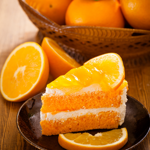 Savoureux gâteau dessert préparé avec des oranges sinensis bien fraîches, ajoutant une touche de douceur estivale.
