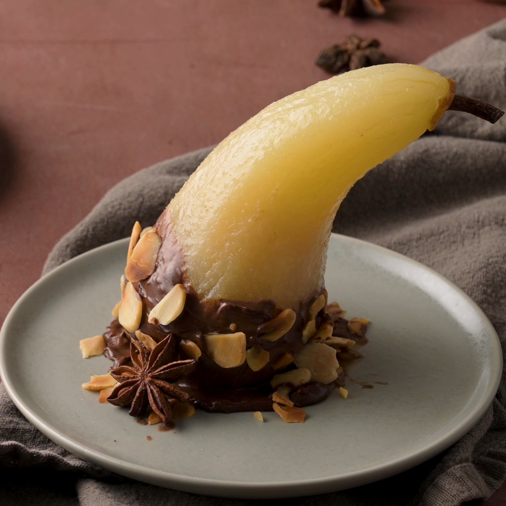 Savoureux desserts préparés avec des poires Abate Fetel bien mûres, ajoutant une touche d'élégance et de douceur.
