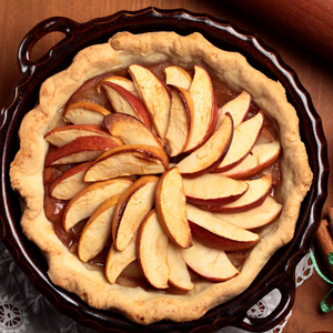 Savoureuse tarte préparée avec des pommes Boskoop Rouge, apportant une touche d’acidité équilibrée par une douce saveur.
