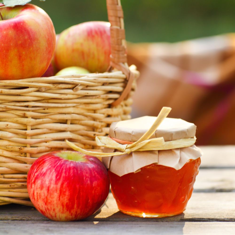 Savoureuse confiture préparée avec des pommes Jonagold bien mûres, apportant une touche de douceur.
