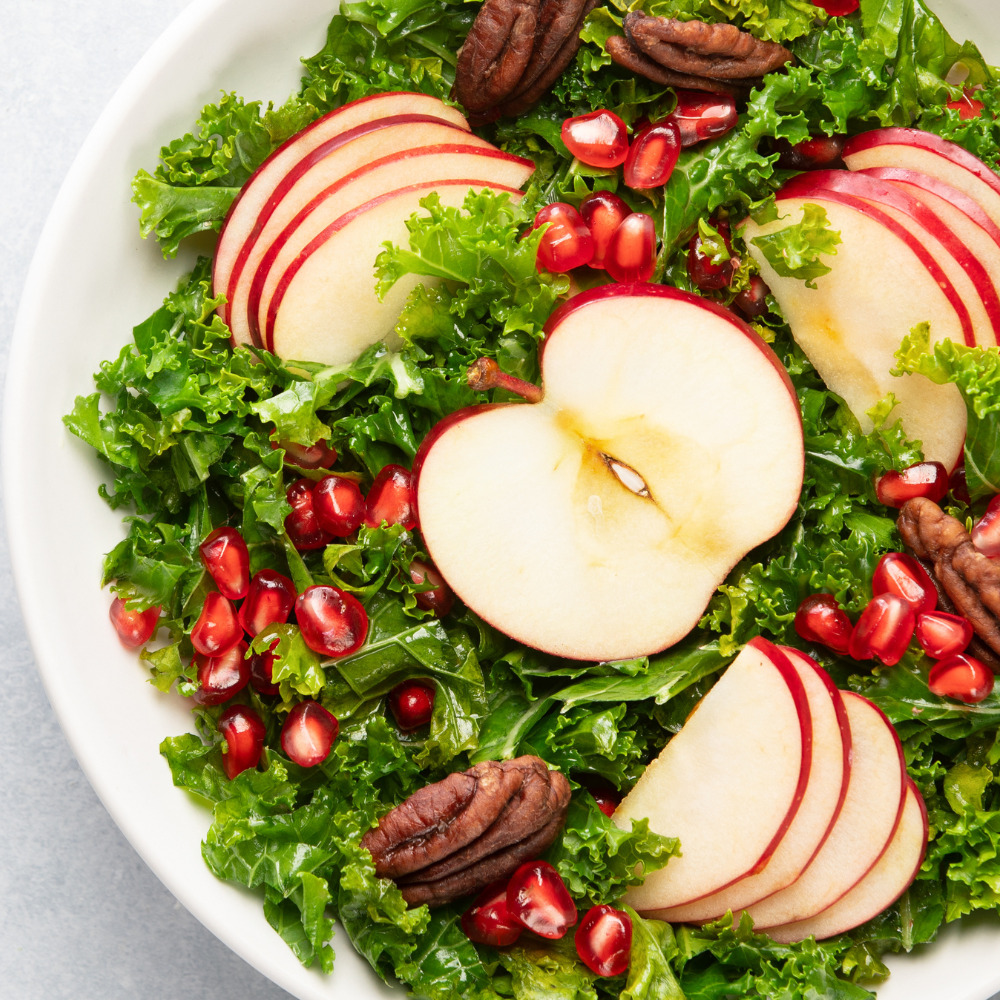 Savoureuse salade préparée avec des pommes Starking, apportant une touche de douceur et de fraîcheur.
