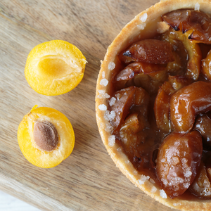 Savoureux dessert préparé avec des mirabelles de Nancy bien mûres, apportant une touche de douceur fruitée.
