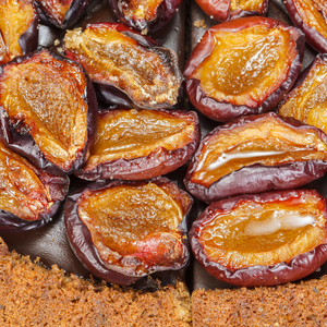 Savoureux dessert préparé avec des prunes Président bien mûres, apportant une touche sucrée et parfumée.
