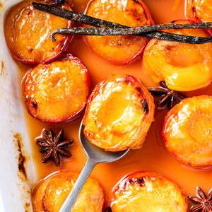 Savoureux desserts préparés avec des prunes Reine-Claude Oullins bien mûres, apportant une touche fruitée et sucrée.
