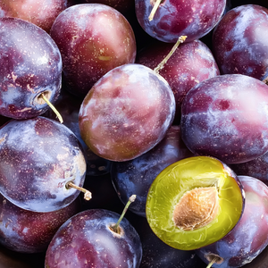 Récolte et chair généreuse de prunes Reine-Claude Violette, idéales pour des confitures, tartes et desserts gourmands.
