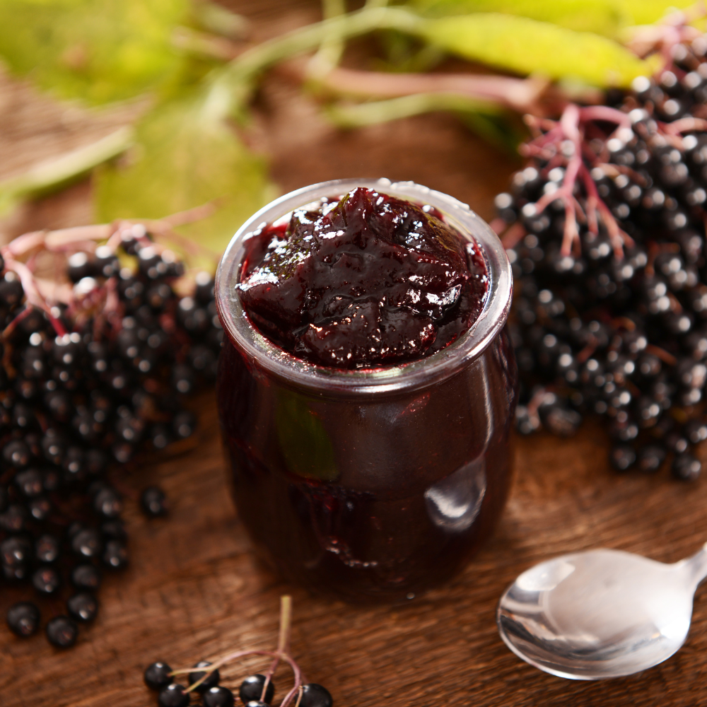 Savoureux sirops et confitures préparés avec des baies de sureau noir Haschberg bien mûres, apportant une touche fruitée et légèrement acidulée.