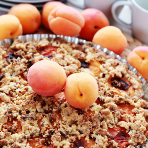 Délicieux dessert préparé avec des abricots Royal frais